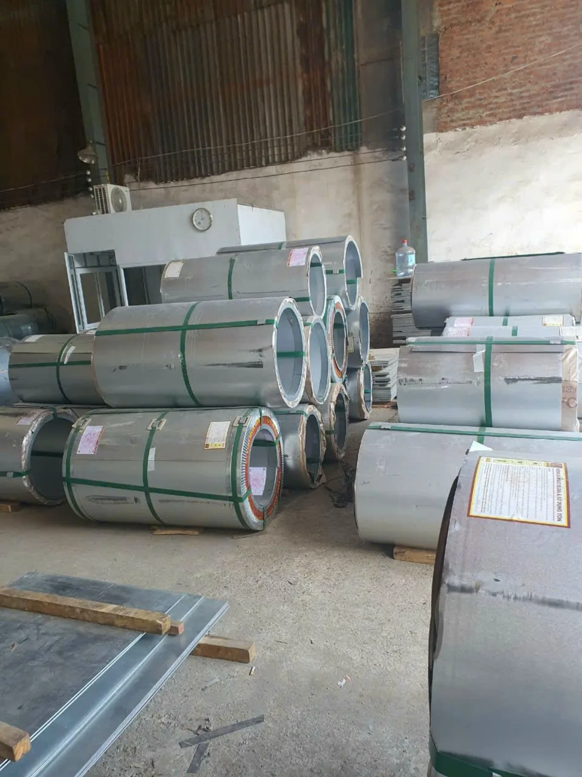 Nguồn hàng thép Hòa Tiến